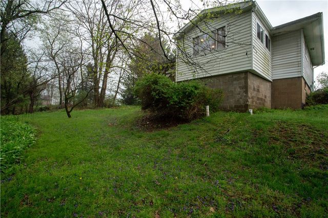 194 Woodridge Dr, Brighton Twp, PA 15009
