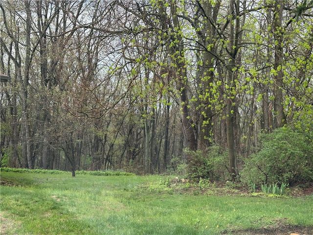 194 Woodridge Dr, Brighton Twp, PA 15009