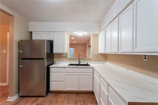 194 Woodridge Dr, Brighton Twp, PA 15009