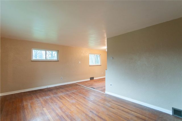 194 Woodridge Dr, Brighton Twp, PA 15009