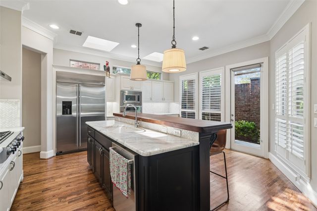 5944 Preston Gate Court, Dallas, TX 75230