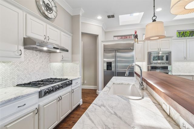 5944 Preston Gate Court, Dallas, TX 75230