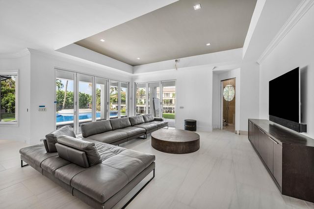 419 E Coconut Palm Road, Boca Raton, FL 33432