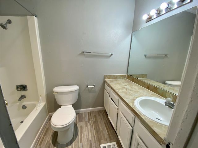 9696 Walnut Street 405, Dallas, TX 75243