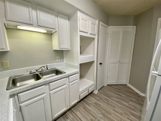 9696 Walnut Street 405, Dallas, TX 75243
