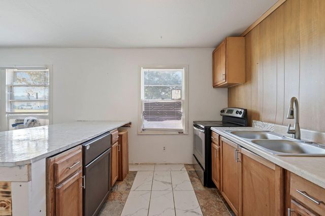 6717 Fairwood Road, Hitchcock, TX 77563