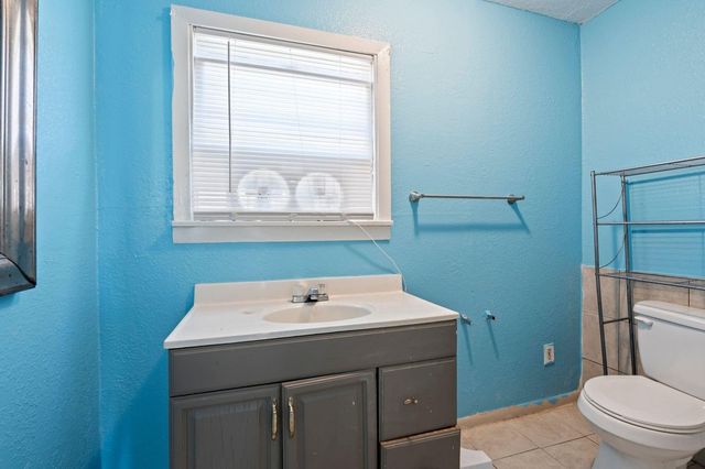 6717 Fairwood Road, Hitchcock, TX 77563