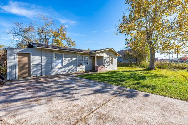 6717 Fairwood Road, Hitchcock, TX 77563