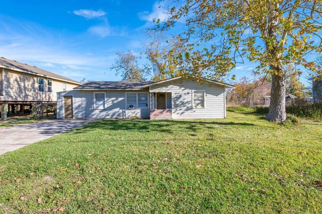 6717 Fairwood Road, Hitchcock, TX 77563