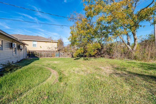 6717 Fairwood Road, Hitchcock, TX 77563