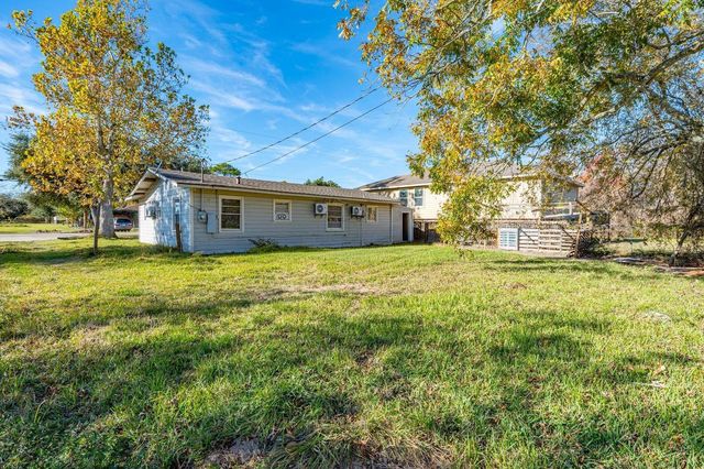 6717 Fairwood Road, Hitchcock, TX 77563