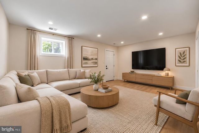 157 WILMINGTON PL SE, Washington, DC 20032