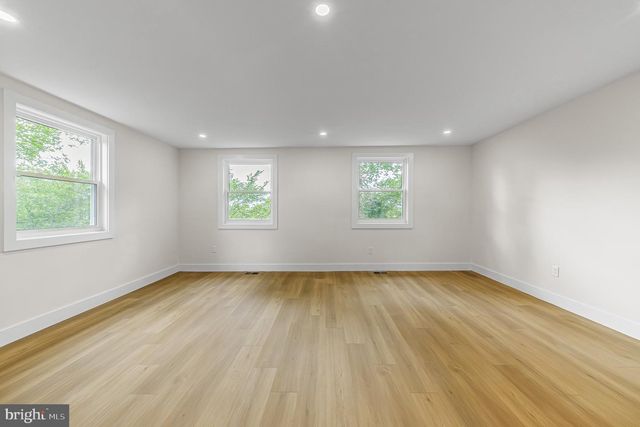 157 WILMINGTON PL SE, Washington, DC 20032