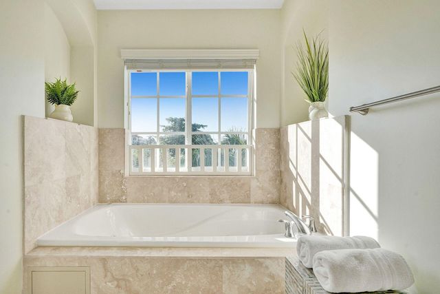 1931 Ne 2nd St 302, Deerfield Beach, FL 33441