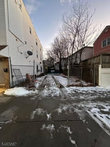 510 SO Orange Ave, Newark City, NJ 07103