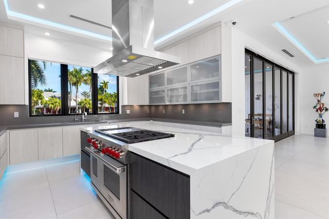 424 Coconut Isle Drive, Fort Lauderdale, FL 33301