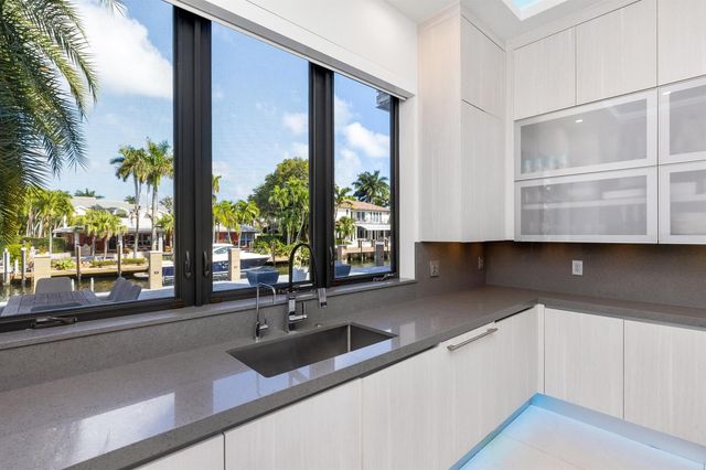 424 Coconut Isle Drive, Fort Lauderdale, FL 33301