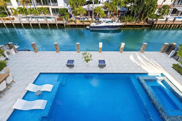 424 Coconut Isle Drive, Fort Lauderdale, FL 33301