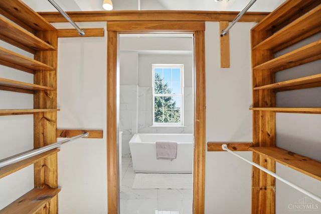 3244 Glenmore Avenue, Cincinnati, OH 45211