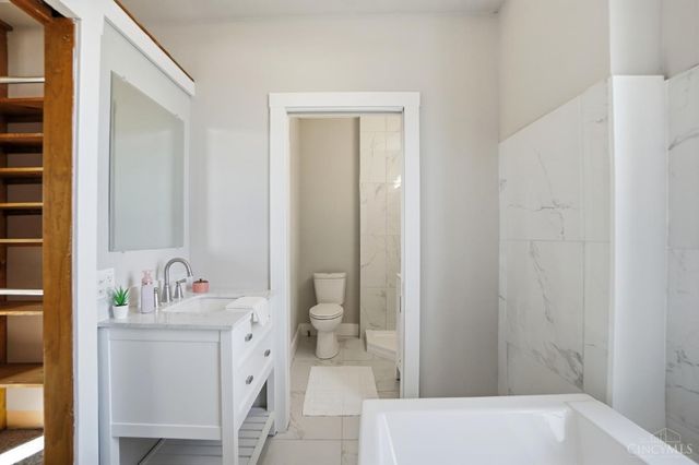 3244 Glenmore Avenue, Cincinnati, OH 45211