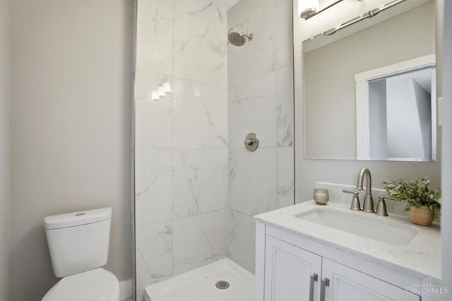 3244 Glenmore Avenue, Cincinnati, OH 45211