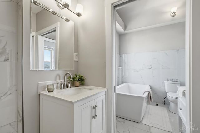 3244 Glenmore Avenue, Cincinnati, OH 45211