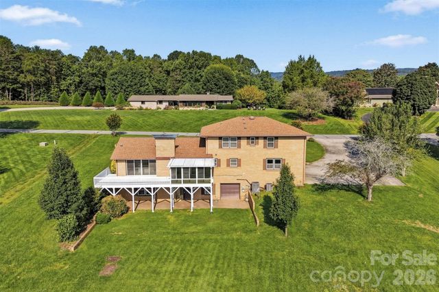 2796 Lakeview Drive, Lenoir, NC 28645