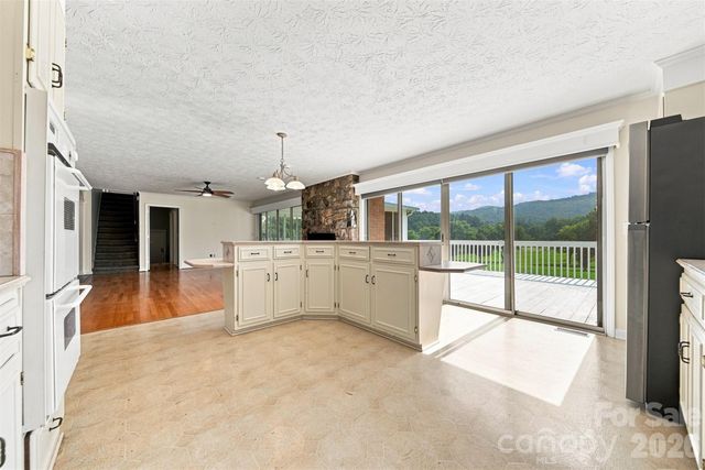2796 Lakeview Drive, Lenoir, NC 28645