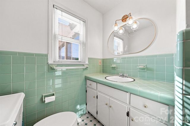 2796 Lakeview Drive, Lenoir, NC 28645