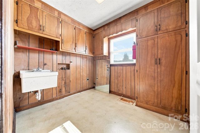 2796 Lakeview Drive, Lenoir, NC 28645