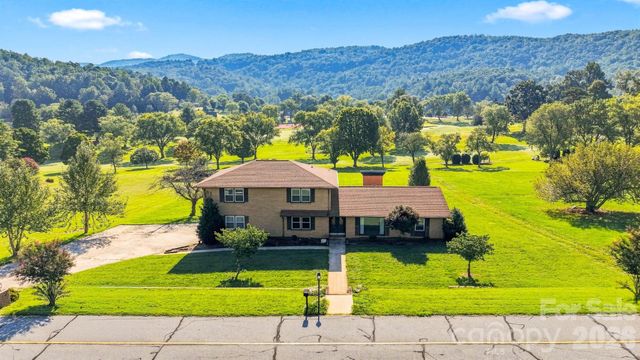 2796 Lakeview Drive, Lenoir, NC 28645