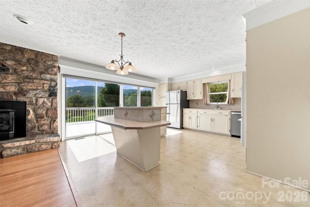 2796 Lakeview Drive, Lenoir, NC 28645