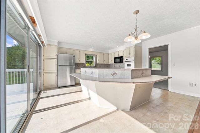 2796 Lakeview Drive, Lenoir, NC 28645