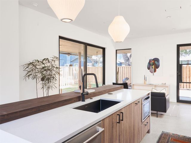 1000 Gullett ST 2, Austin, TX 78702