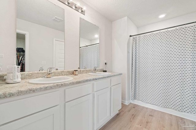 5252 Peach Dr, Pace, FL 32571