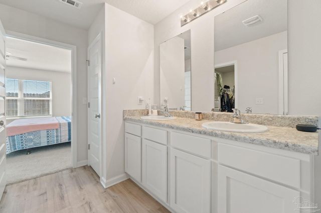 5252 Peach Dr, Pace, FL 32571