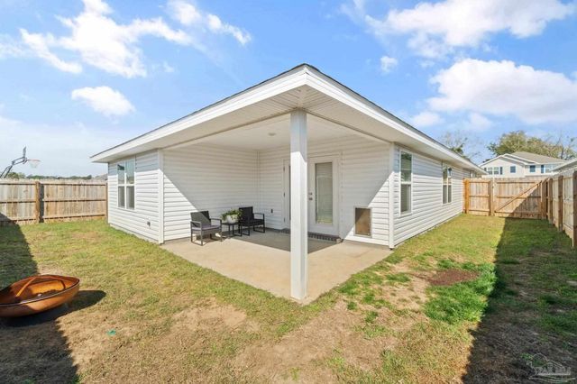 5252 Peach Dr, Pace, FL 32571