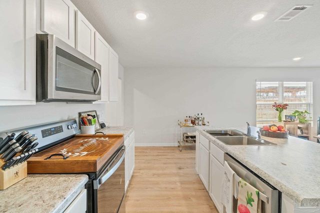 5252 Peach Dr, Pace, FL 32571