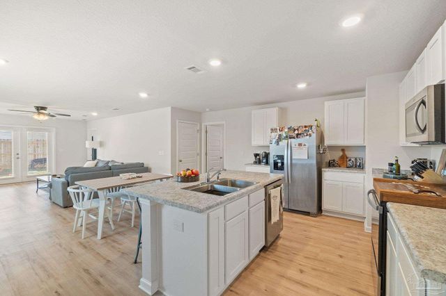 5252 Peach Dr, Pace, FL 32571