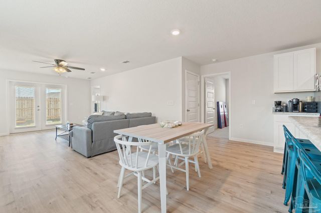 5252 Peach Dr, Pace, FL 32571