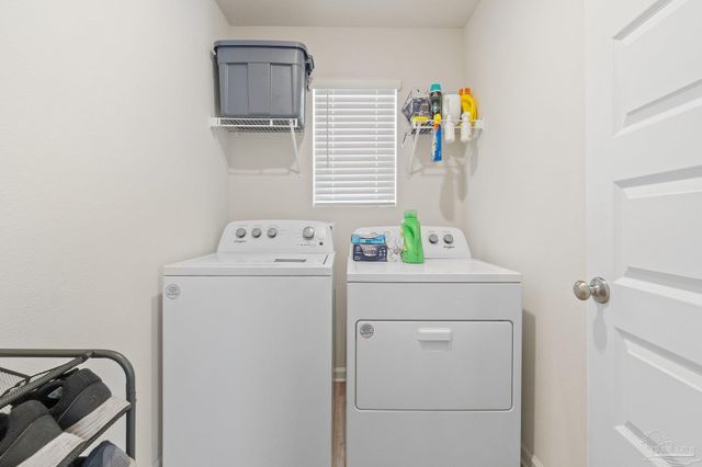 5252 Peach Dr, Pace, FL 32571