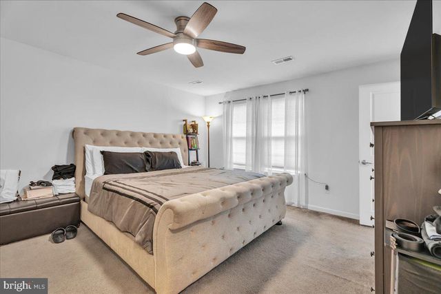 111 VILLAGE GREEN LN, Sicklerville, NJ 08081