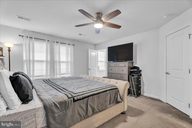 111 VILLAGE GREEN LN, Sicklerville, NJ 08081