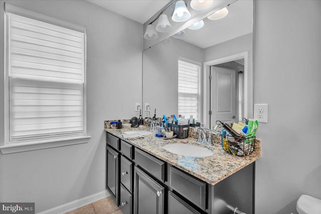 111 VILLAGE GREEN LN, Sicklerville, NJ 08081