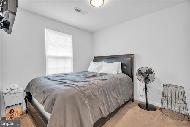 111 VILLAGE GREEN LN, Sicklerville, NJ 08081