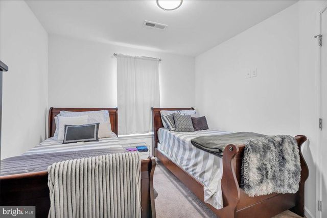 111 VILLAGE GREEN LN, Sicklerville, NJ 08081