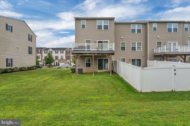 111 VILLAGE GREEN LN, Sicklerville, NJ 08081