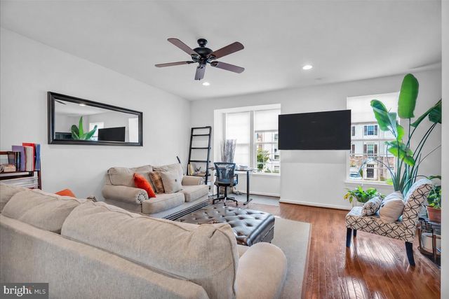 111 VILLAGE GREEN LN, Sicklerville, NJ 08081