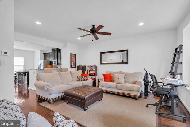 111 VILLAGE GREEN LN, Sicklerville, NJ 08081