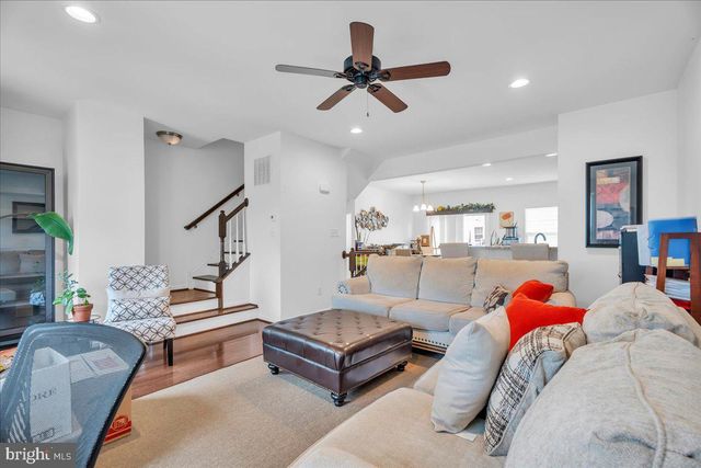 111 VILLAGE GREEN LN, Sicklerville, NJ 08081